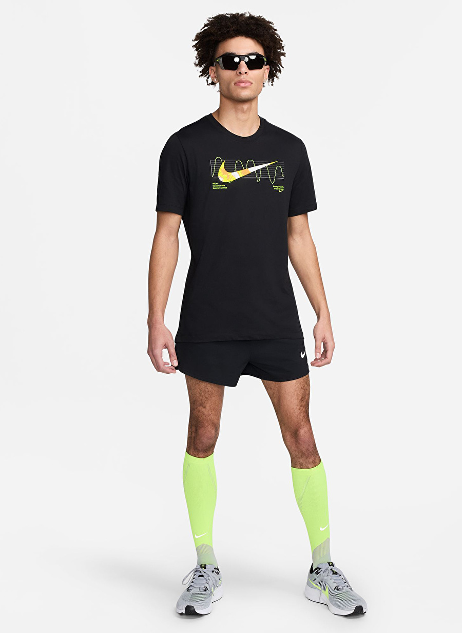 Nike Erkek Siyah Düz Yaka Standart Fit T-Shirt FV8390-010 M NK DF TEE IYKYK RUN SU