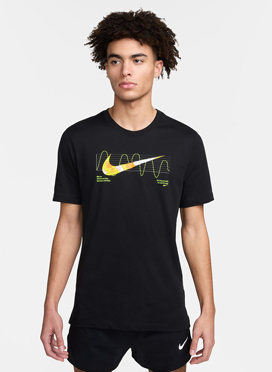 Nike Erkek Siyah Düz Yaka Standart Fit T-Shirt FV8390-010 M NK DF TEE IYKYK RUN SU _3