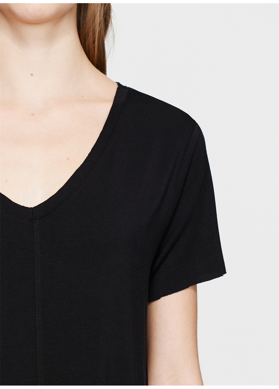 Mavi V Yaka Düz Siyah Kadın T-Shirt BASIC V NECK TOP B_5