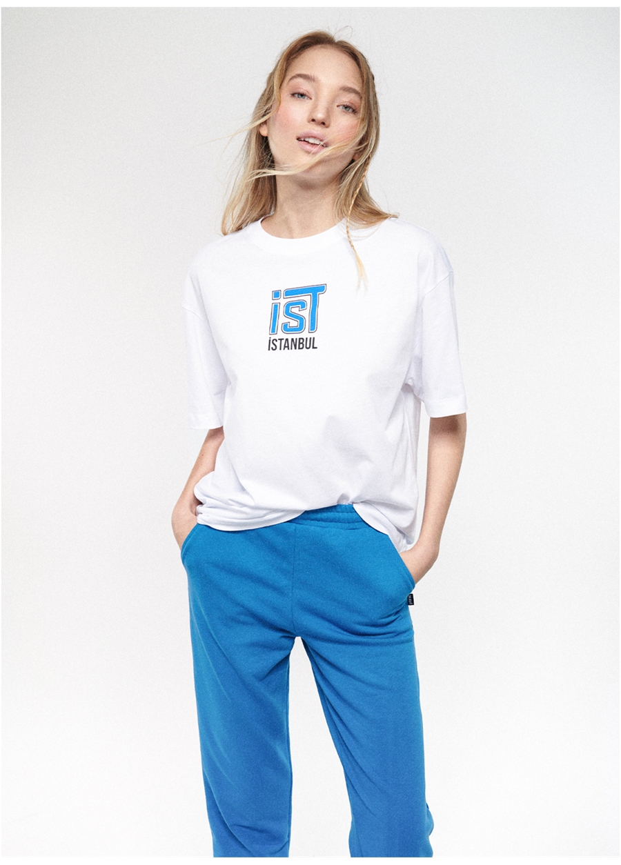 Mavi Yuvarlak Yaka Beyaz Kadın T-Shirt M1611279-620 İSTANBUL BASKILI TIŞO