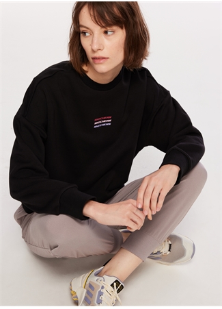 Skechers Siyah Kadın Bisiklet Yaka Sweatshirt 001W Essential Crew Neck