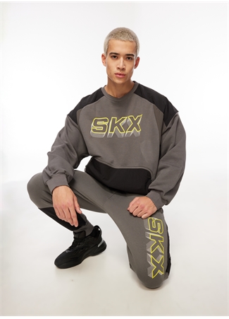 Skechers Gri Erkek Bisiklet Yaka Regular Fit Sweatshirt 040M LW Fleece Crew Neck Sweatshirt