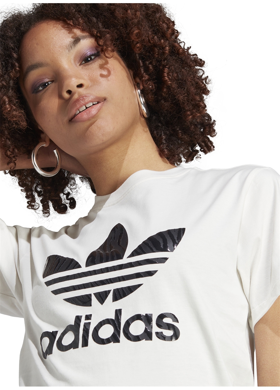 Adidas Beyaz Kadın Yuvarlak Yaka Baskılı T-Shirt IJ7781 ANIMAL TEE A CLO_3