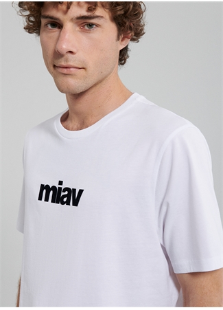 Mavi Düz Yaka Baskılı Beyaz Erkek T-Shirt M067153-602_MİAV BASKILI TİŞÖRT_5