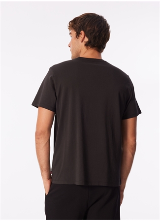 Levis Bisiklet Yaka Baskılı Siyah Erkek T-Shirt A2823-0231_GRAPHIC CREWNECK TEE 501_4