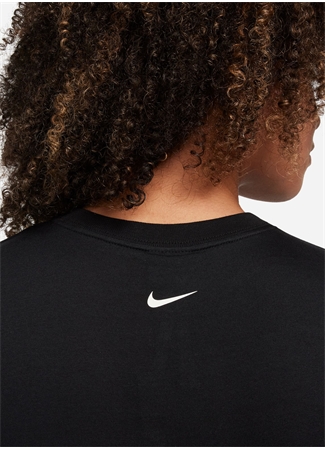 Nike Siyah Kadın Bisiklet Yaka T-Shirt FZ4635-010-W NSW CROP TEE GLS_3