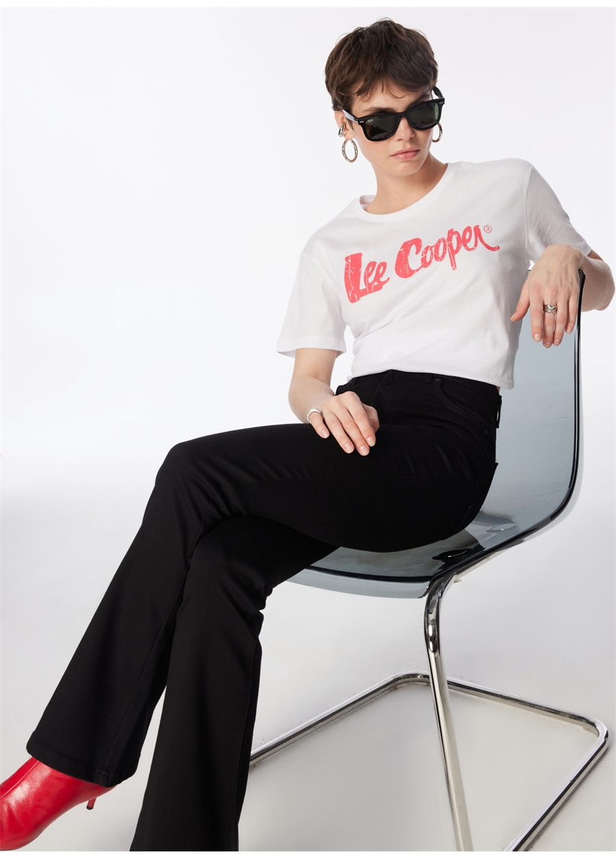 Lee Cooper O Yaka Baskılı Kırık Beyaz Kadın T-Shirt 242 LCF 242005 LONDONLOGO BEYAZ-K