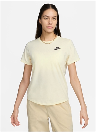 Nike Krem Kadın Yuvarlak Yaka Normal Kalıp T-Shirt DX7902-113 W NSW CLUB SS TEE